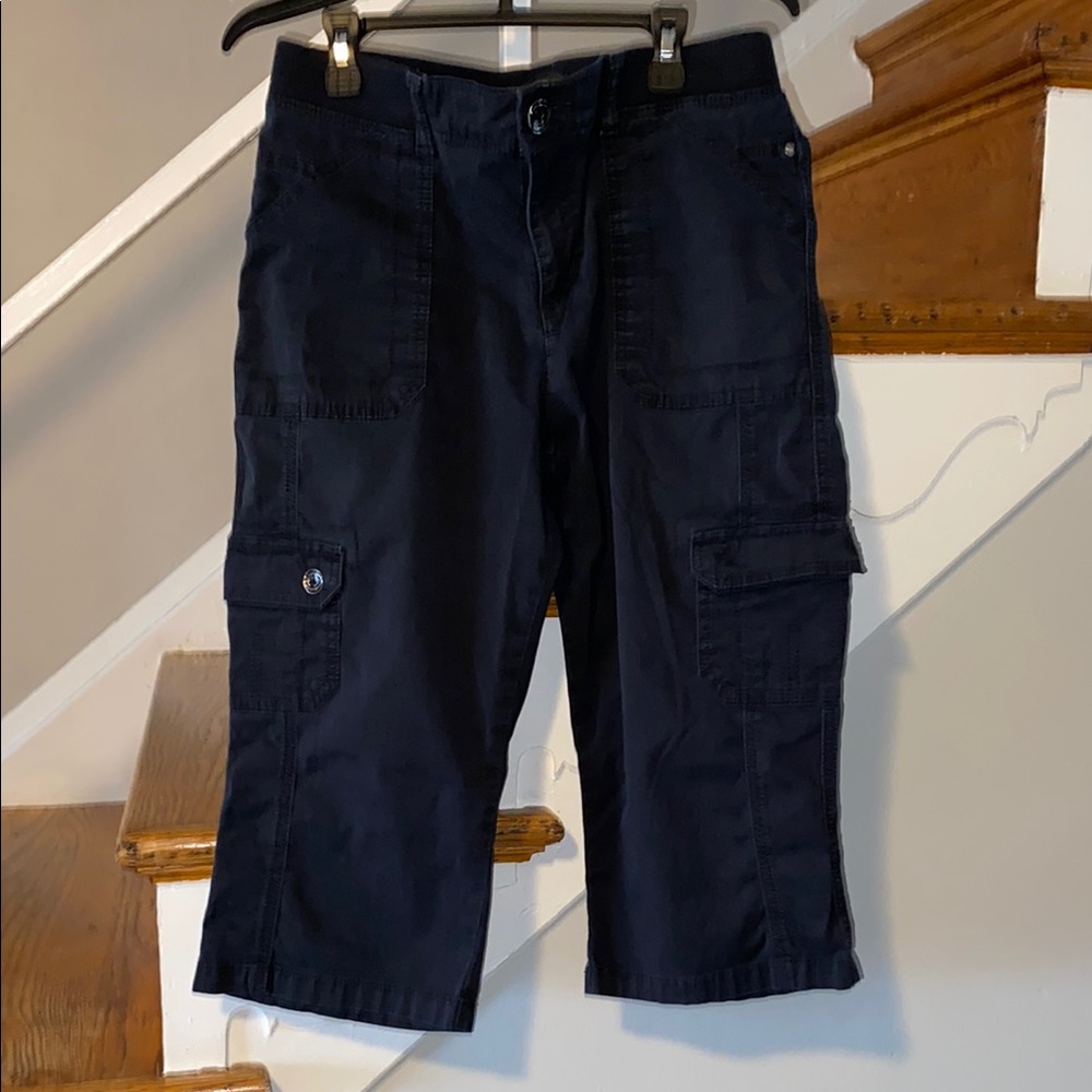 Lee Black Cargo Capris 30 inch waist